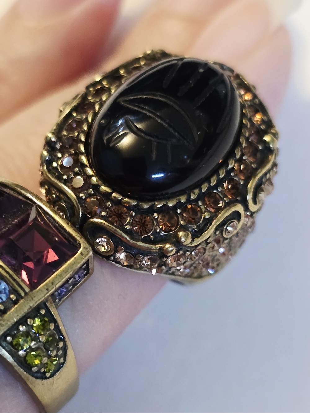Heidi Daus Egyptian Black onyx carved scarab Beetle Bug Gold brush bronze ring